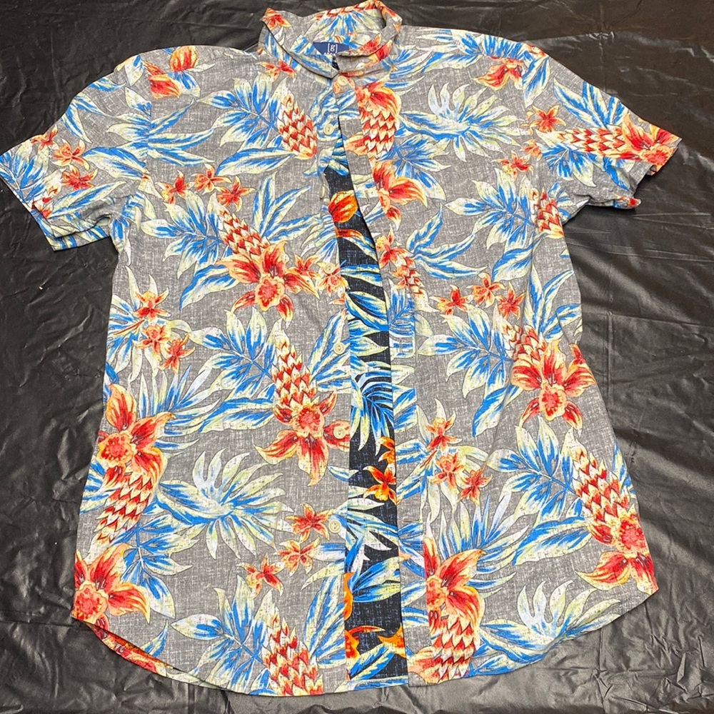 Button down short sleeve shirt